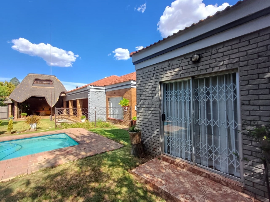 3 Bedroom Property for Sale in Flamwood North West